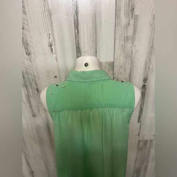 Green blouse  - Picture 2 of 6